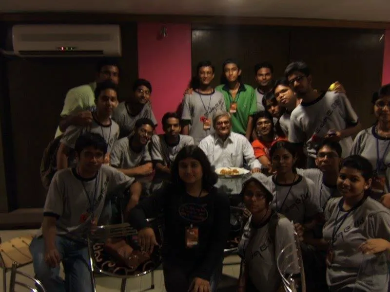 Geekonix alumni group photo x1 DvjrqM7nASpzMxg6Uft IA