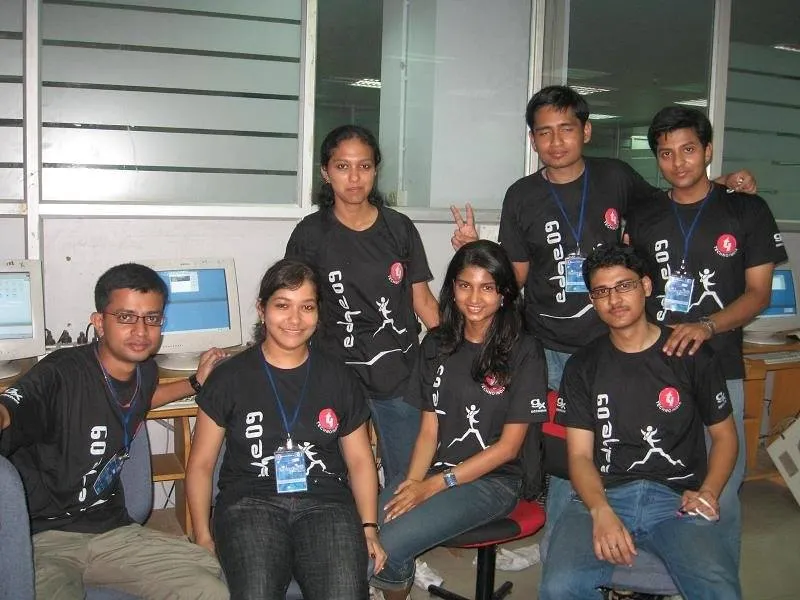 Geekonix alumni group photo z1 8u Kv0tzfuewyBtuqET9 w